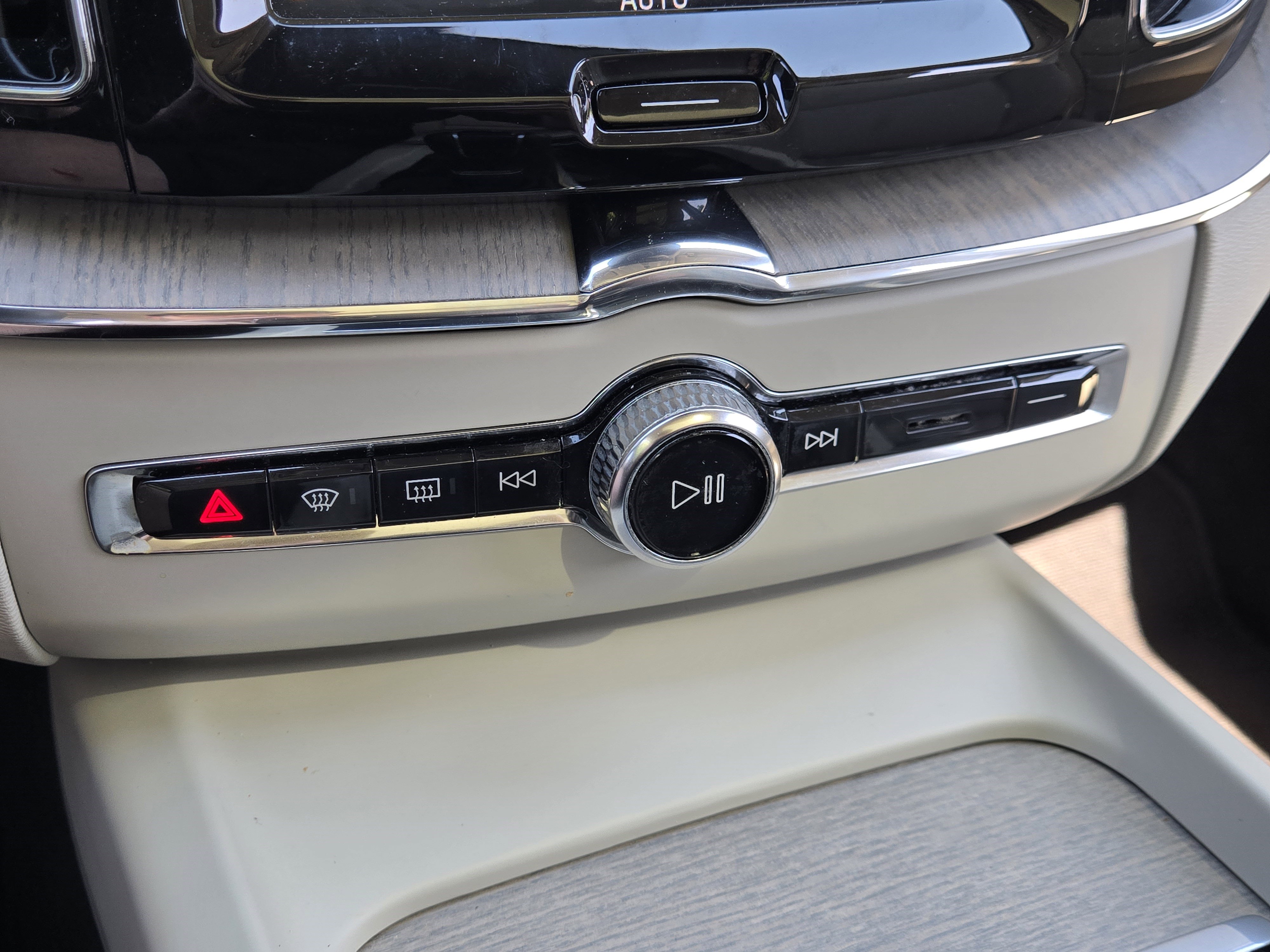 Used 2019 Volvo XC60 T5 Inscription image 22