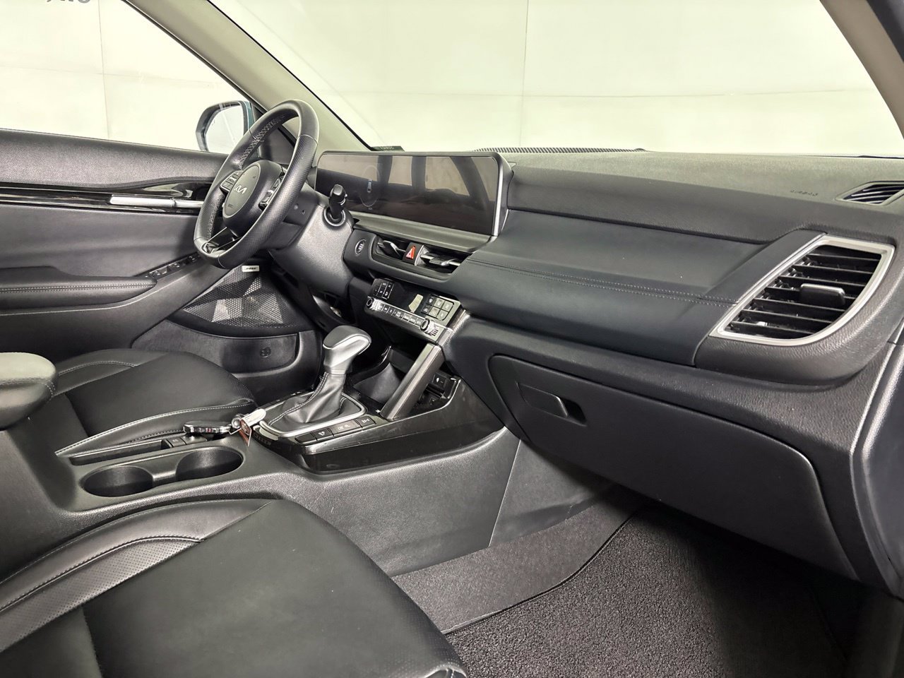 Used 2024 Kia Seltos SX w/ SX Sunroof Package AWD/4WD image 34