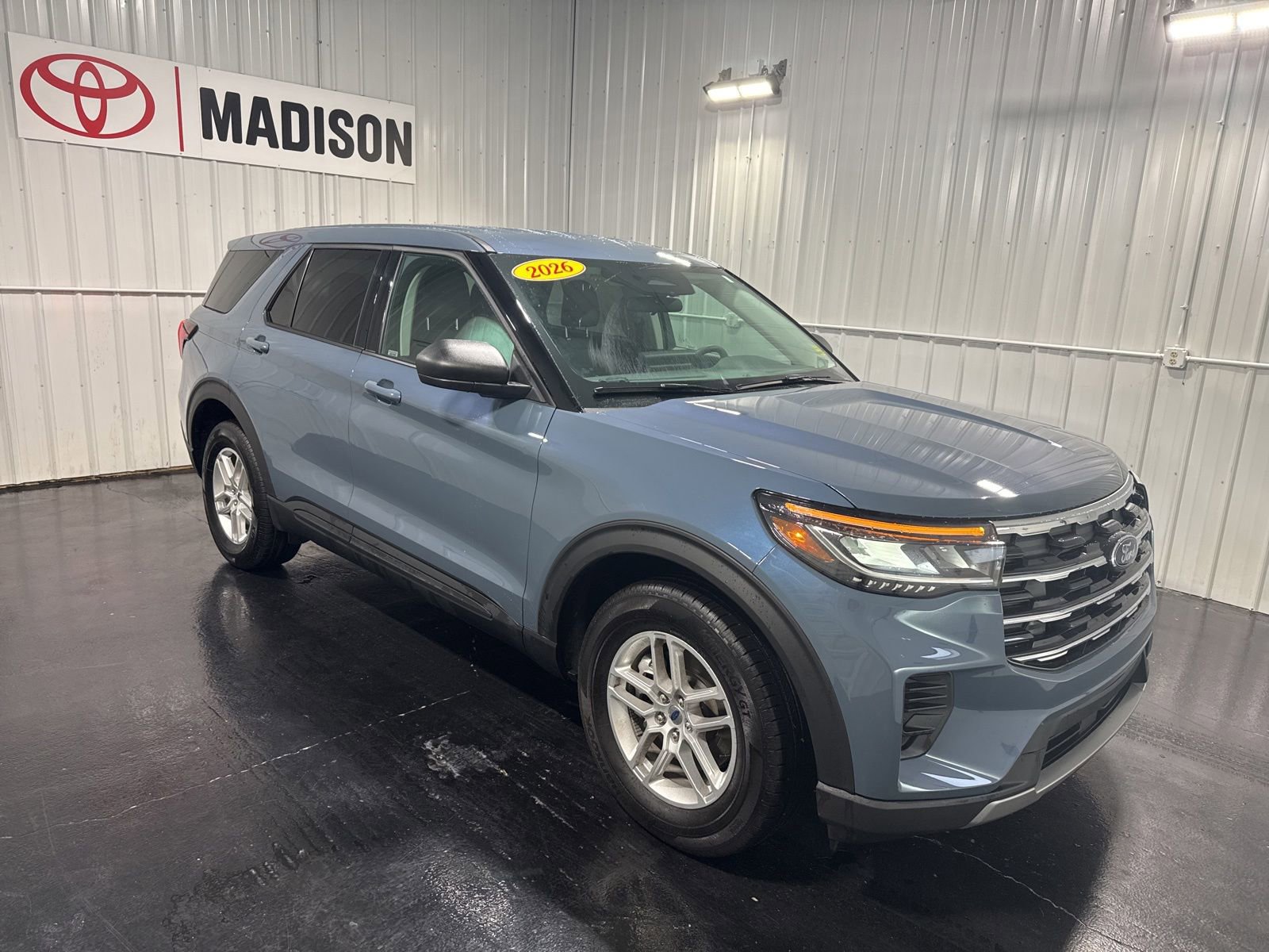Used 2026 Ford Explorer Active AWD/4WD image 2