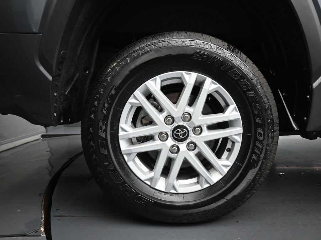 Used 2023 Toyota Tundra SR5 w/ SR5 Convenience Package AWD/4WD image 10