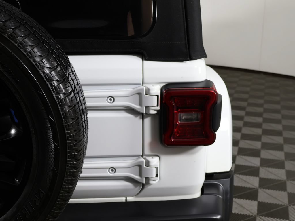 Used 2022 Jeep Wrangler Unlimited Sahara w/ Cold Weather Group AWD/4WD image 13