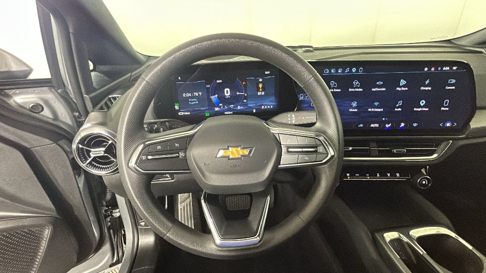 Used 2026 Chevrolet Equinox EV LT FWD image 17