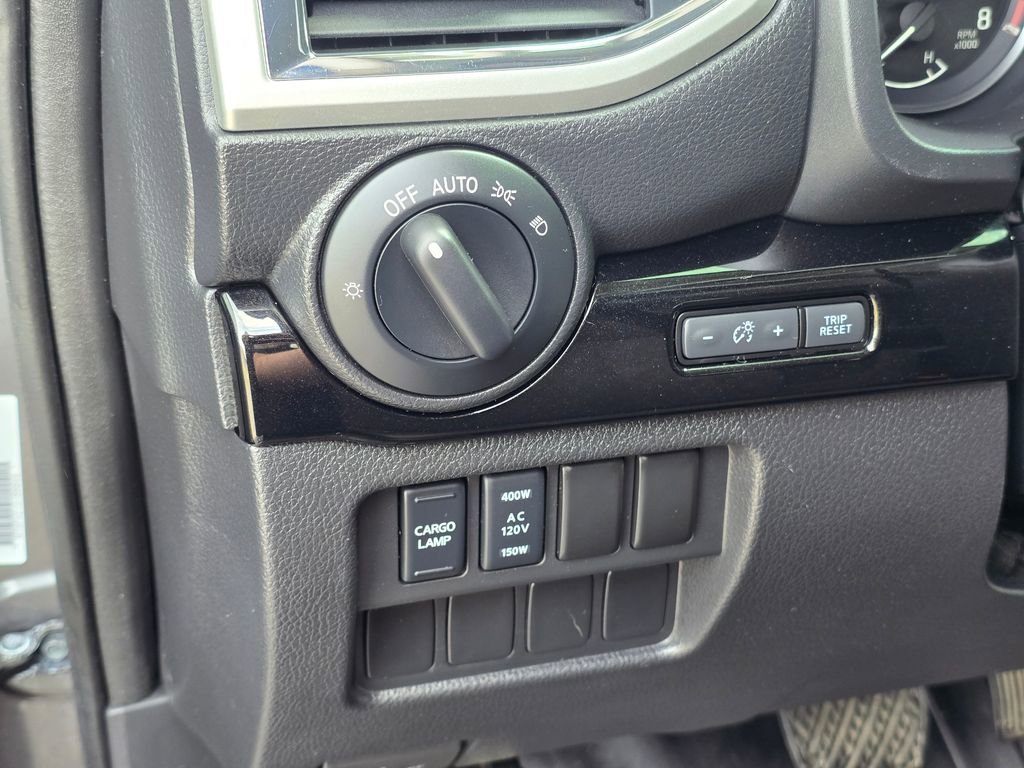 Used 2021 Nissan Titan SV w/ SV Convenience Package image 26