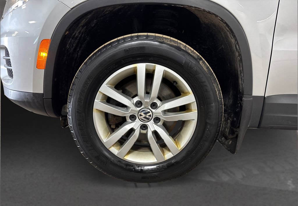 Used 2017 Volkswagen Tiguan S image 12