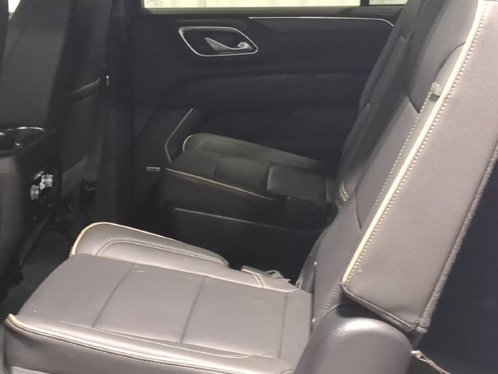Used 2024 GMC Yukon XL SLT w/ SLT Luxury Package AWD/4WD image 19