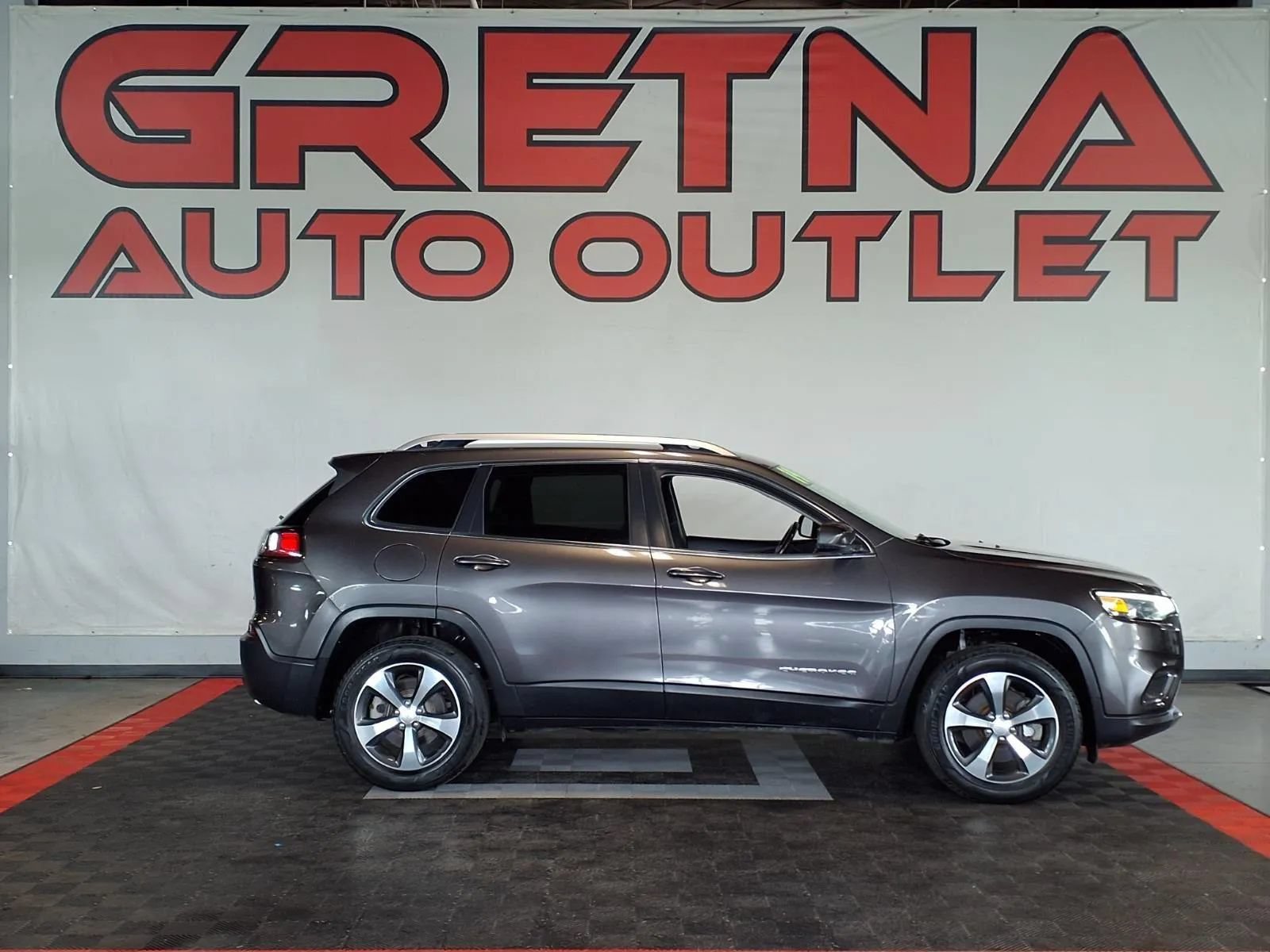 Used 2019 Jeep Cherokee Limited AWD/4WD image 1