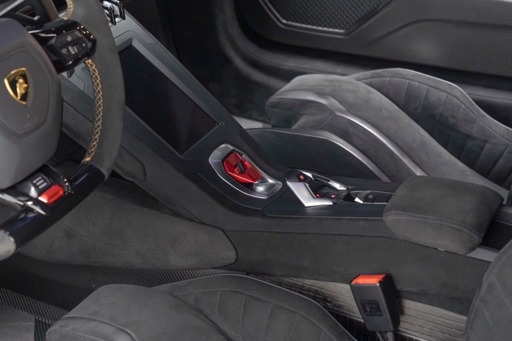 Used 2022 Lamborghini Huracan STO RWD image 32