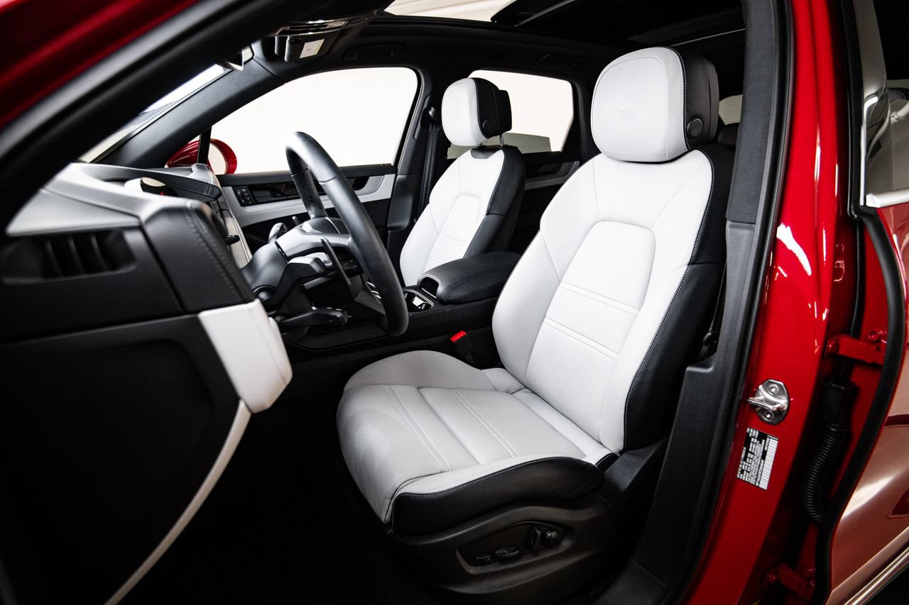 Certified 2026 Porsche Cayenne AWD/4WD image 5
