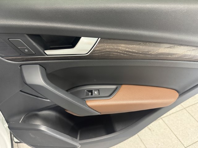 Used 2019 Audi Q5 Premium Plus w/ Convenience Package AWD/4WD image 34