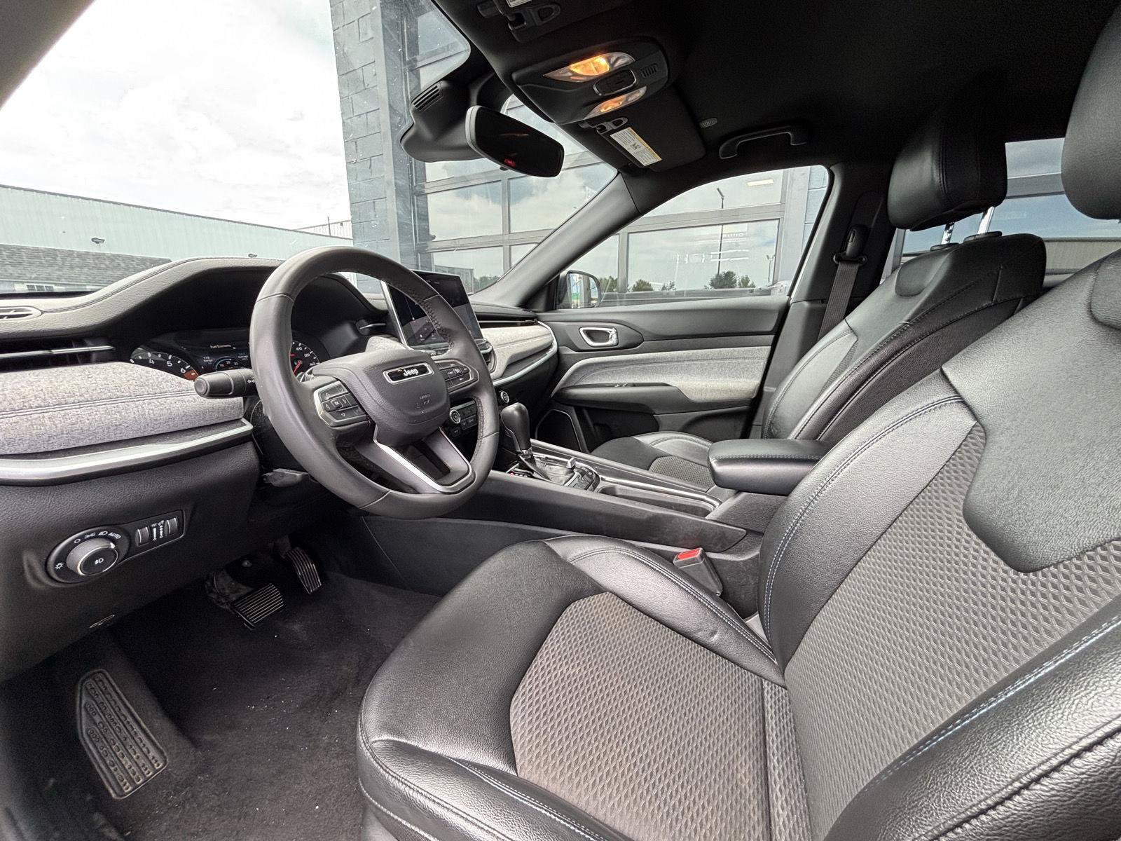 Used 2024 Jeep Compass Latitude AWD/4WD image 9