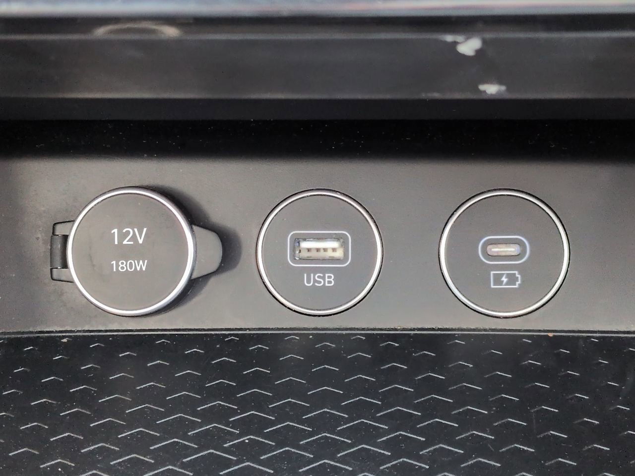Used 2024 Genesis G70 2.5T image 23