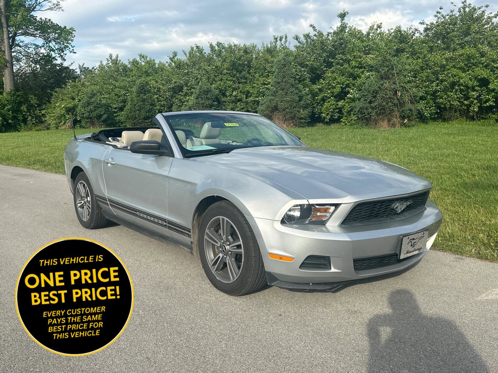 Used 2010 Ford Mustang Premium RWD image 1
