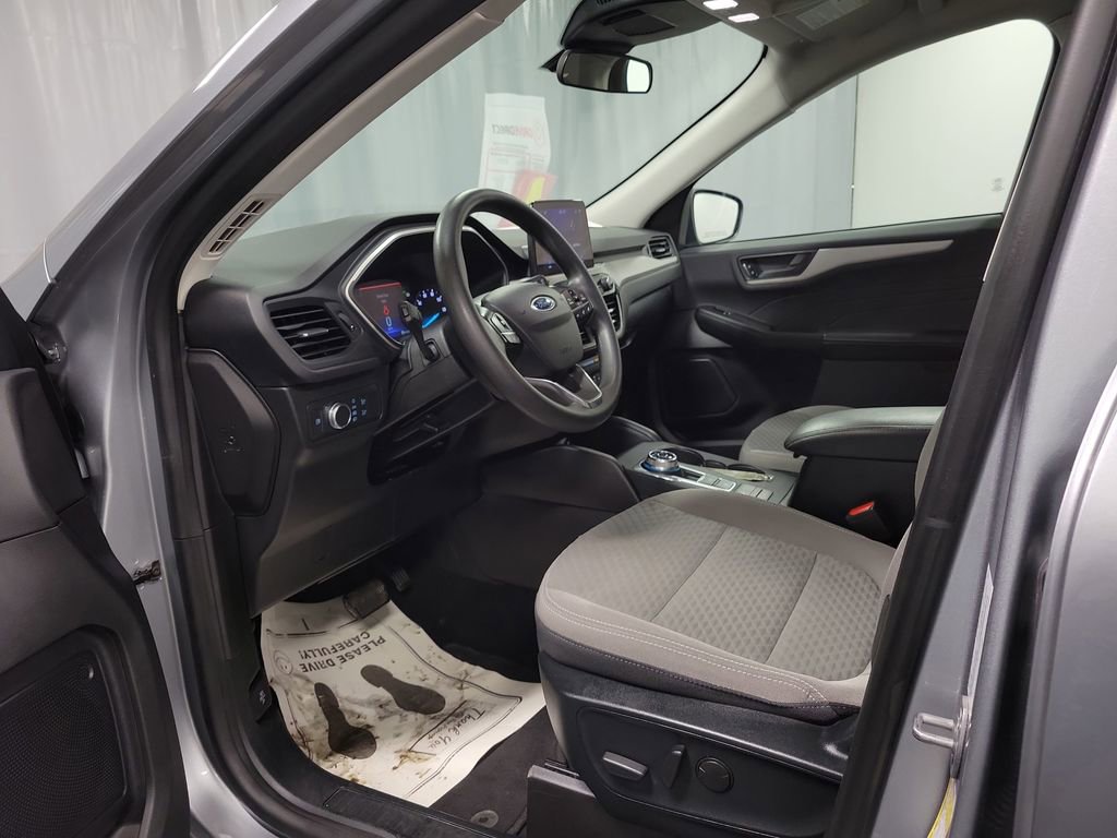 Used 2022 Ford Escape SE image 12