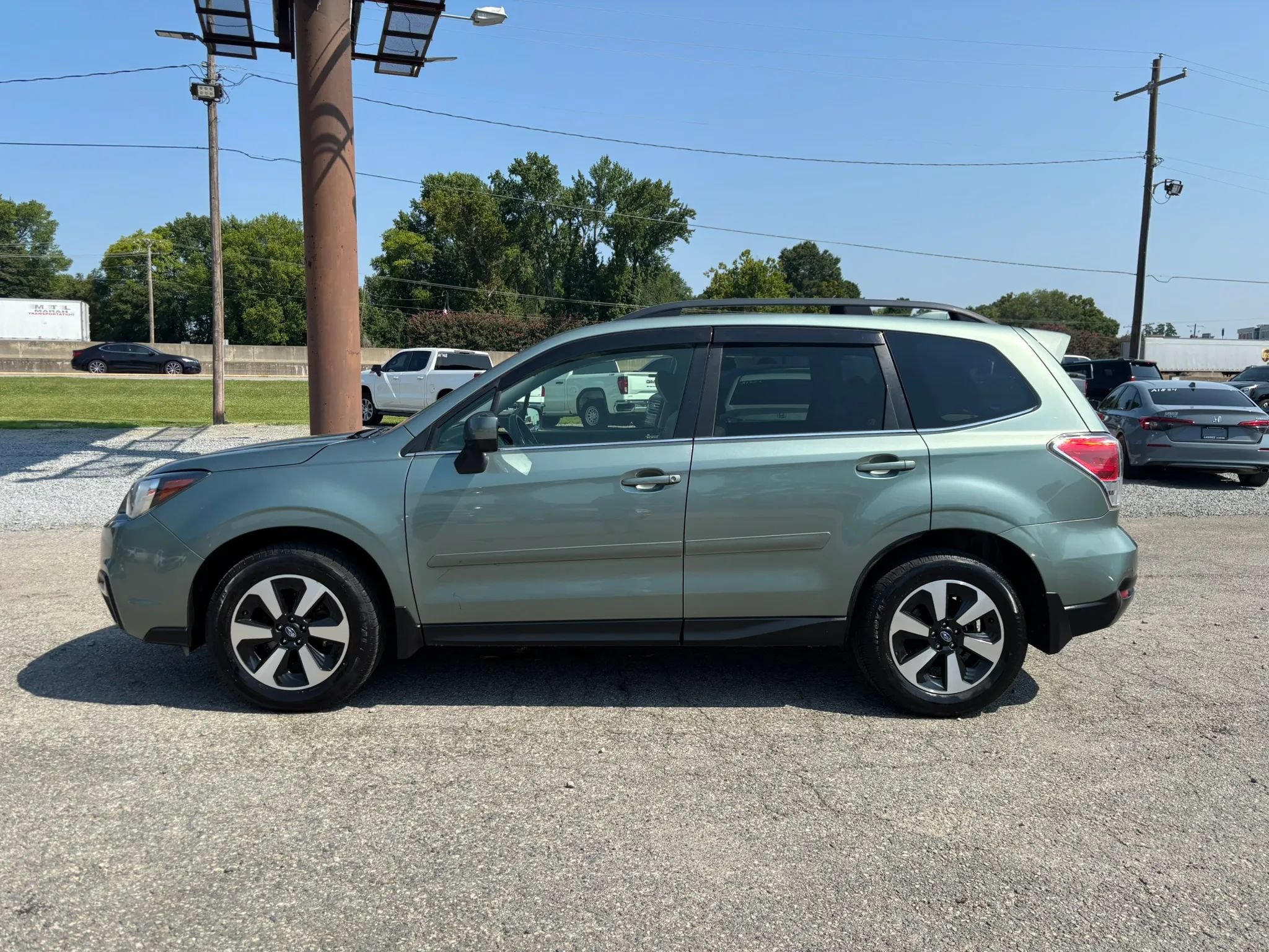 Used 2018 Subaru Forester 2.5i Limited AWD/4WD image 2