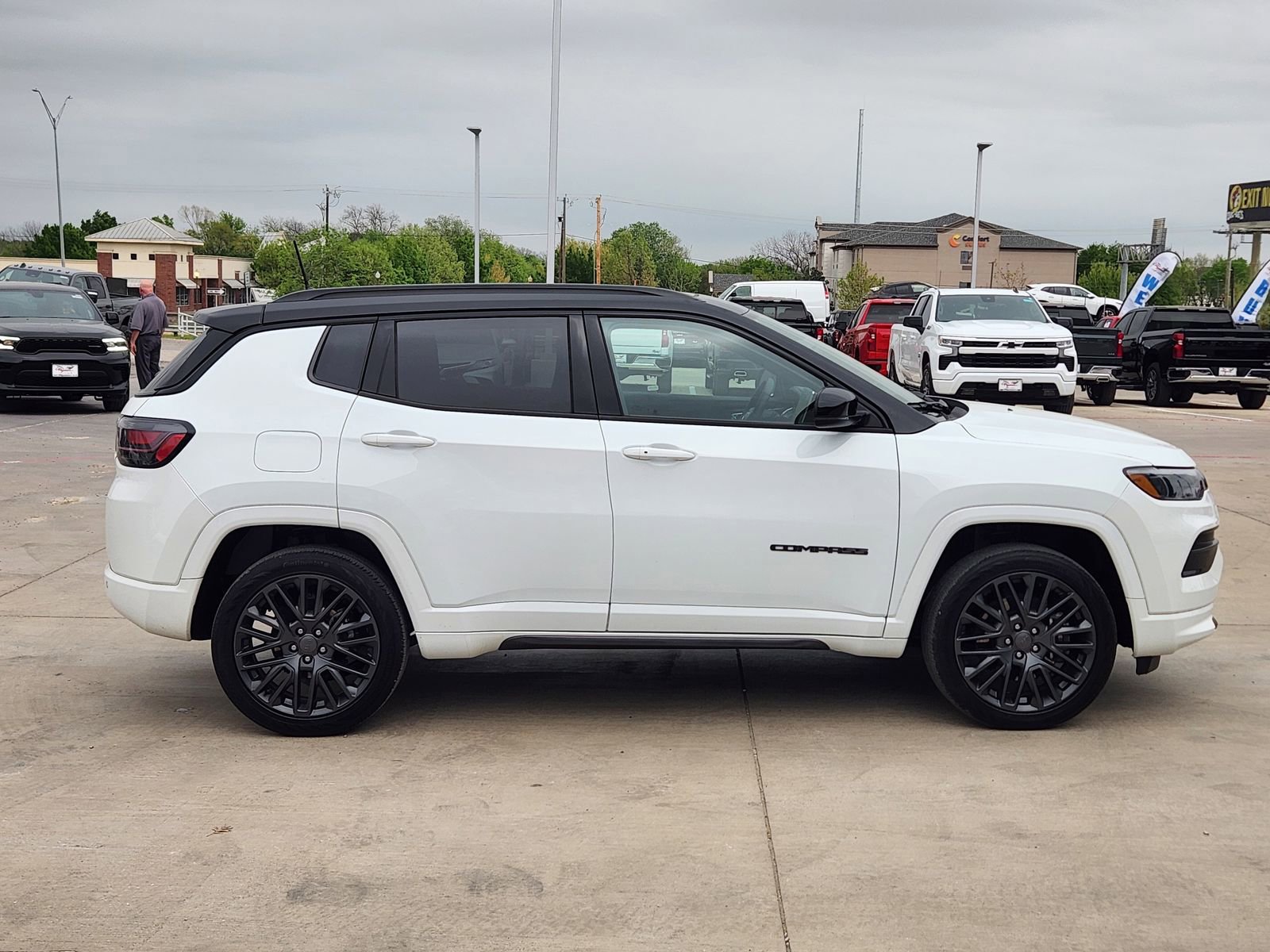Used 2024 Jeep Compass Limited w/ High Altitude Package image 7