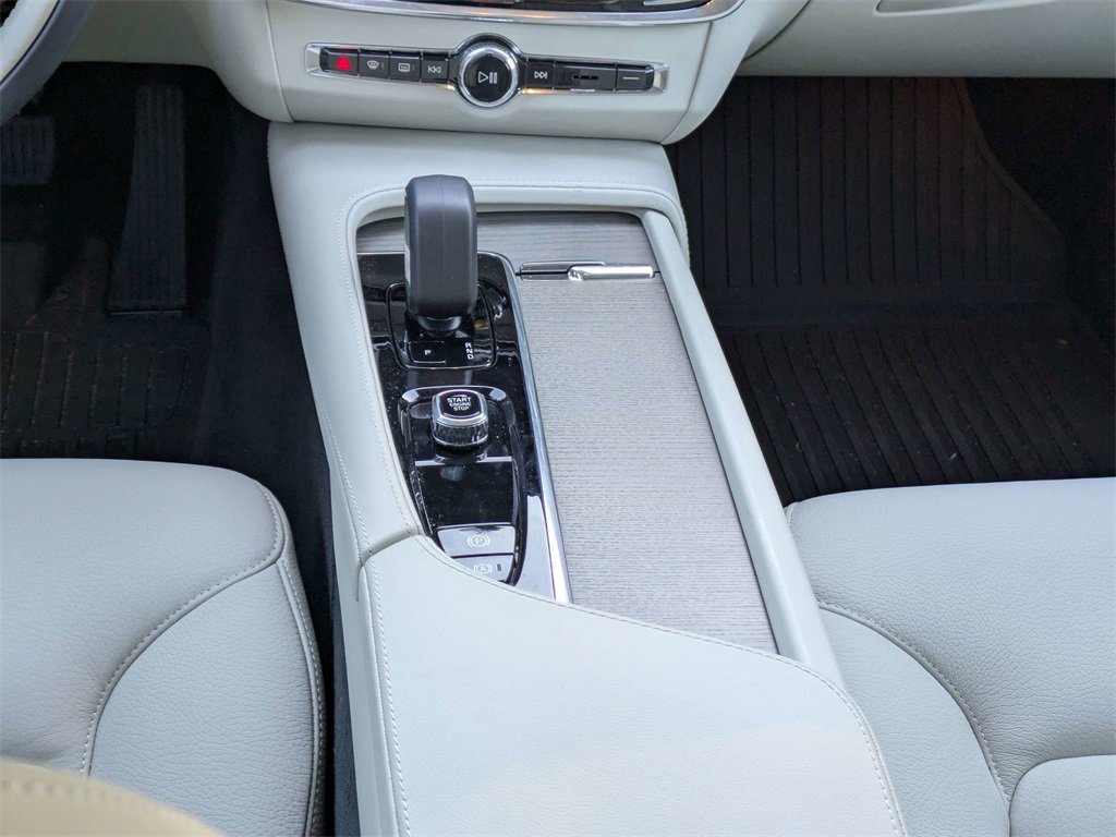 Used 2025 Volvo S90 B6 Plus image 18