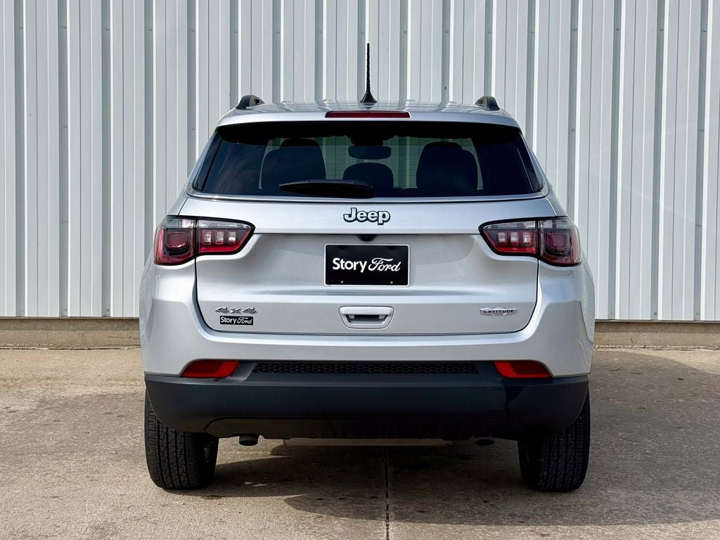 Used 2025 Jeep Compass Latitude AWD/4WD image 5