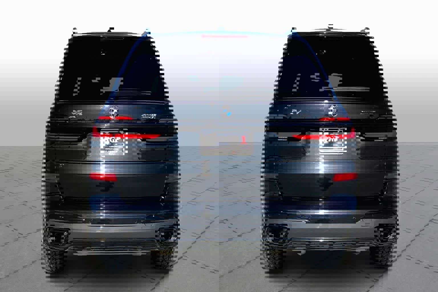 Used 2024 BMW X7 xDrive40i w/ M Sport Package image 4