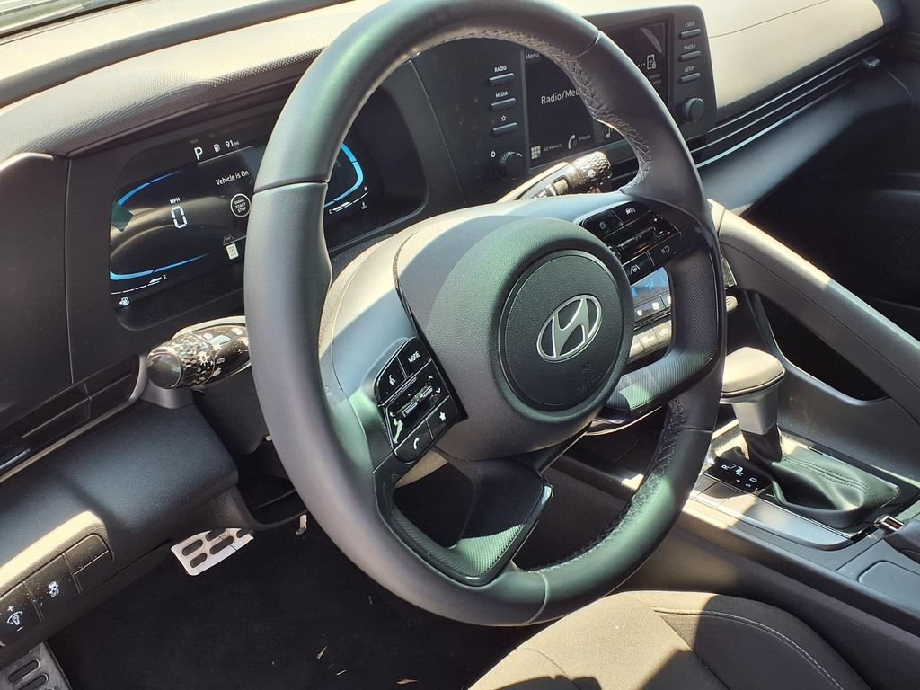 Used 2025 Hyundai Elantra Sport FWD image 16
