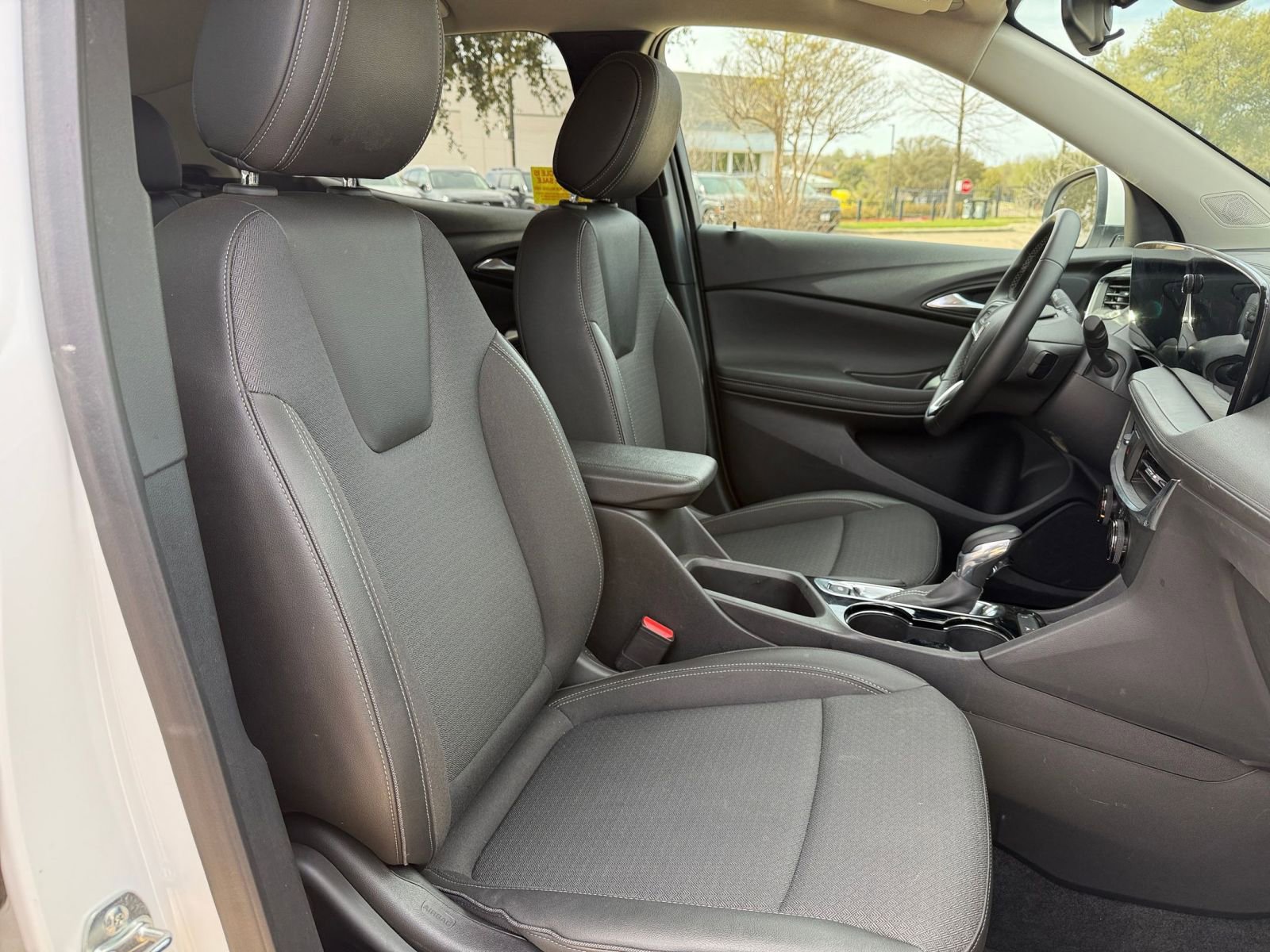 Used 2025 Buick Encore GX Preferred image 37