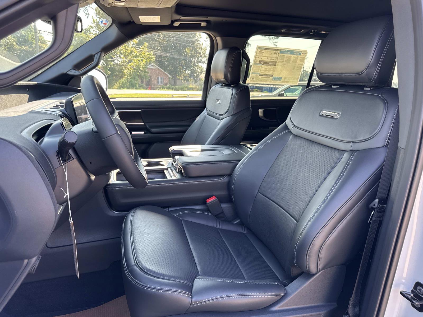 New 2025 Ford Expedition Platinum image 8