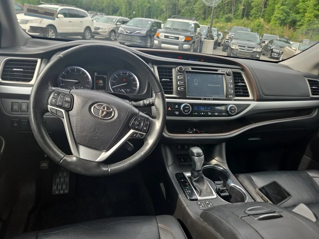 Used 2019 Toyota Highlander XLE AWD/4WD image 6