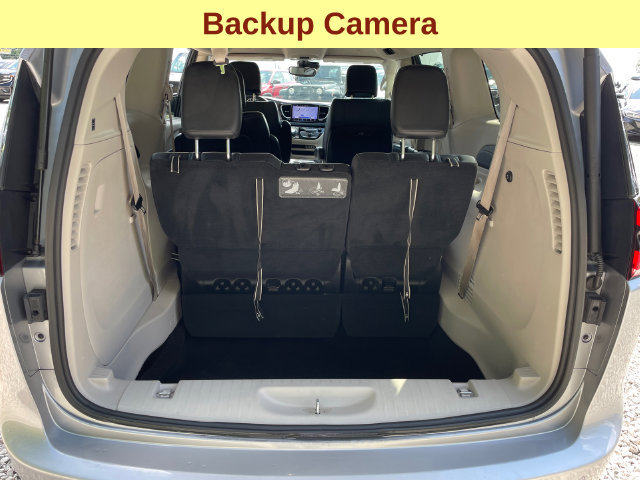 Used 2021 Chrysler Pacifica Touring-L FWD image 12
