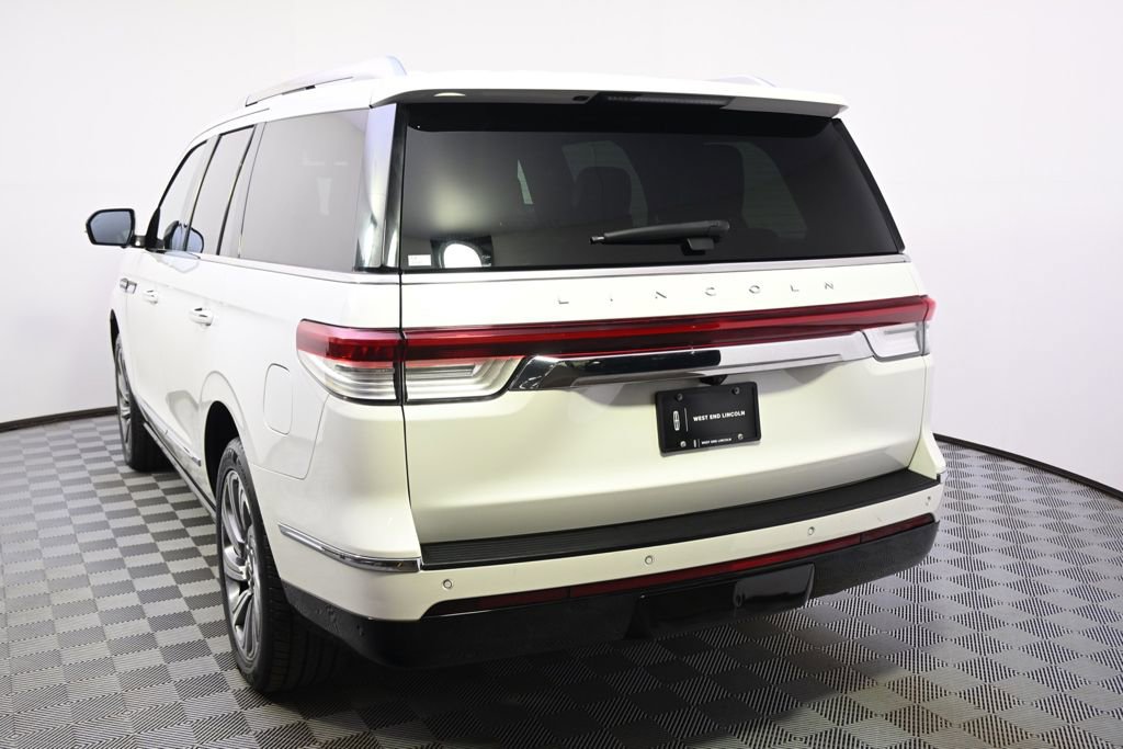 Used 2023 Lincoln Navigator Reserve image 4