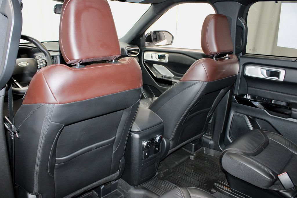 Used 2023 Ford Explorer Platinum w/ Technology Package AWD/4WD image 22
