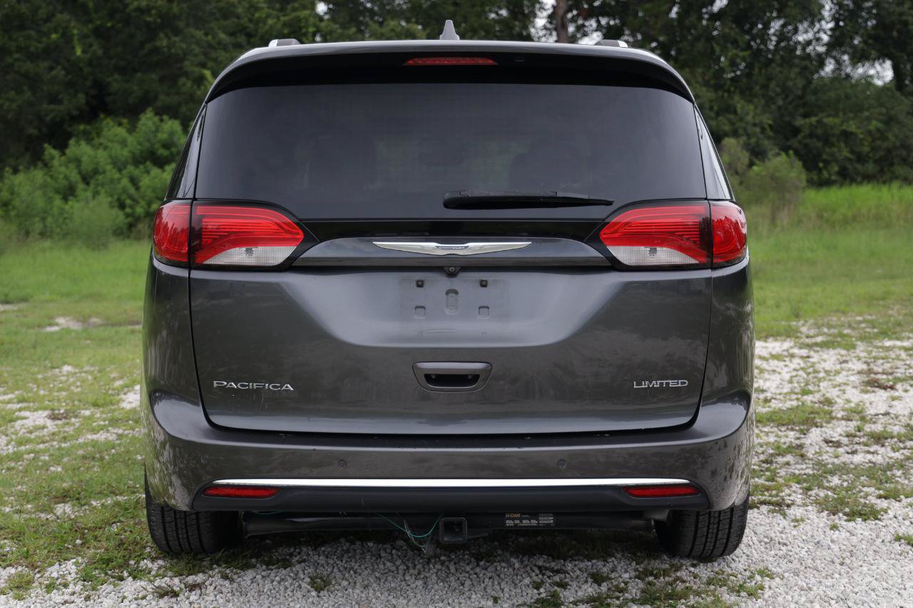 Used 2017 Chrysler Pacifica Limited w/ Advanced Safetytec Group FWD image 8