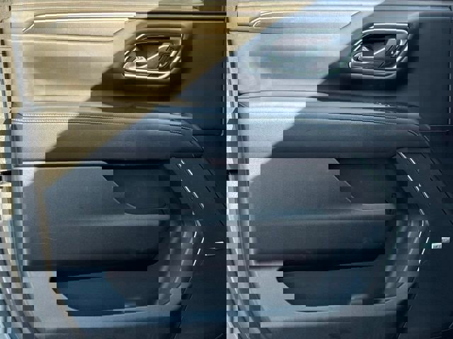 Used 2021 GMC Yukon XL AT4 w/ AT4 Premium Package image 18