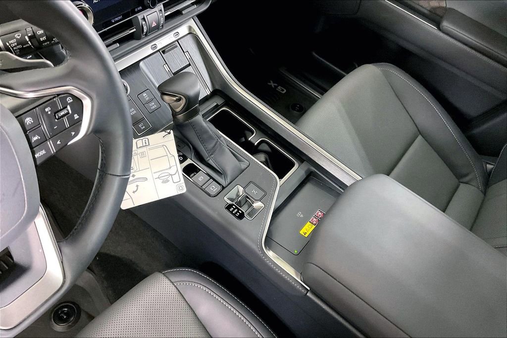 Used 2025 Lexus GX 550 image 18