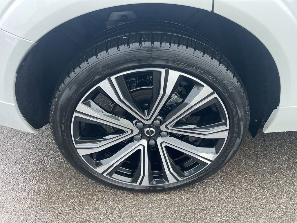 Certified 2023 Volvo XC60 B5 Ultimate image 14