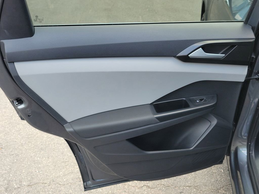 Used 2022 Volkswagen Taos SE image 9