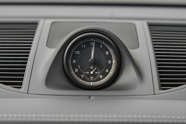 Used 2023 Porsche Macan w/ Premium Package Plus image 15