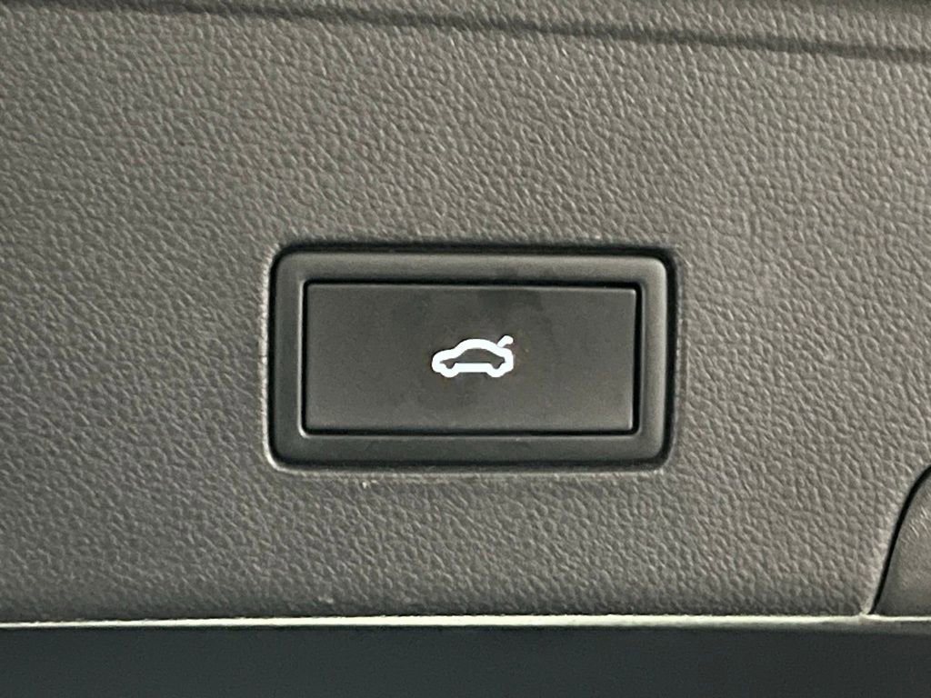 Used 2024 Volkswagen Atlas Cross Sport SE w/ Panoramic Sunroof Package image 38