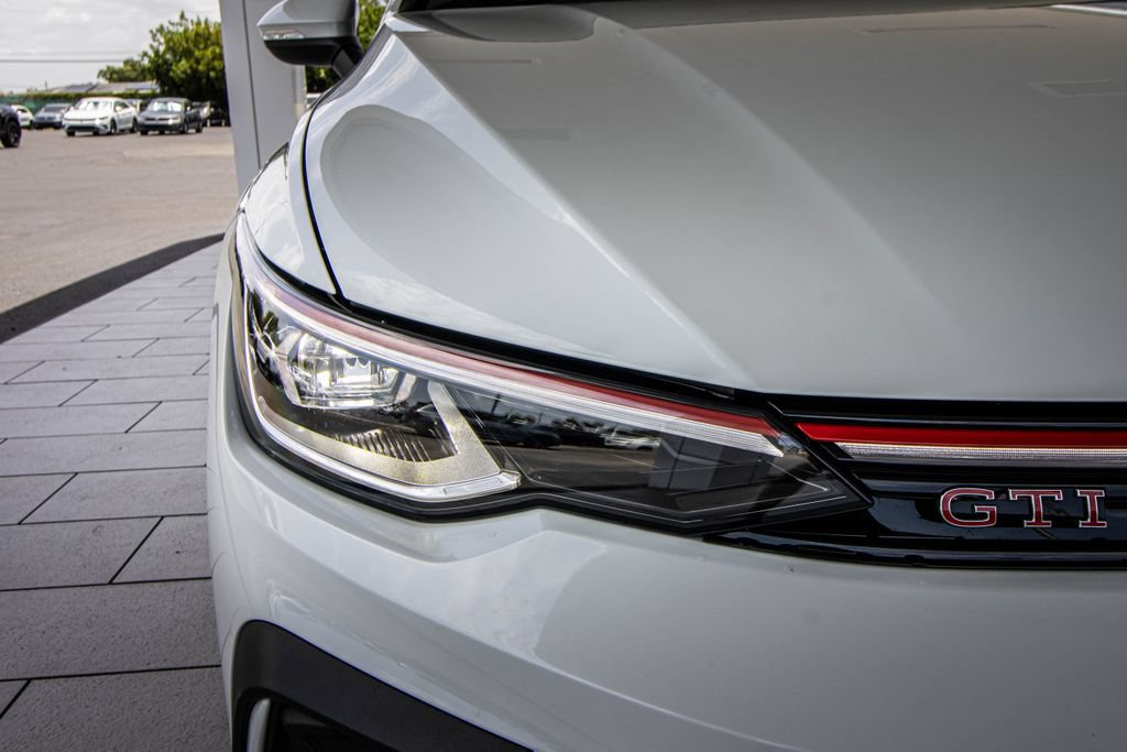 Used 2025 Volkswagen GTI SE FWD image 6
