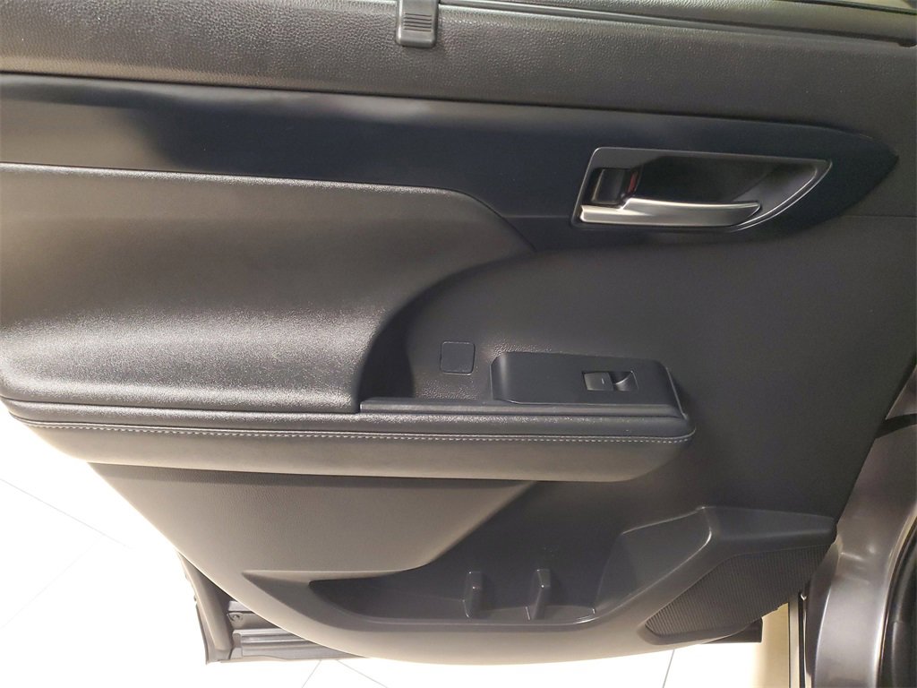 Certified 2023 Toyota Highlander XLE image 15