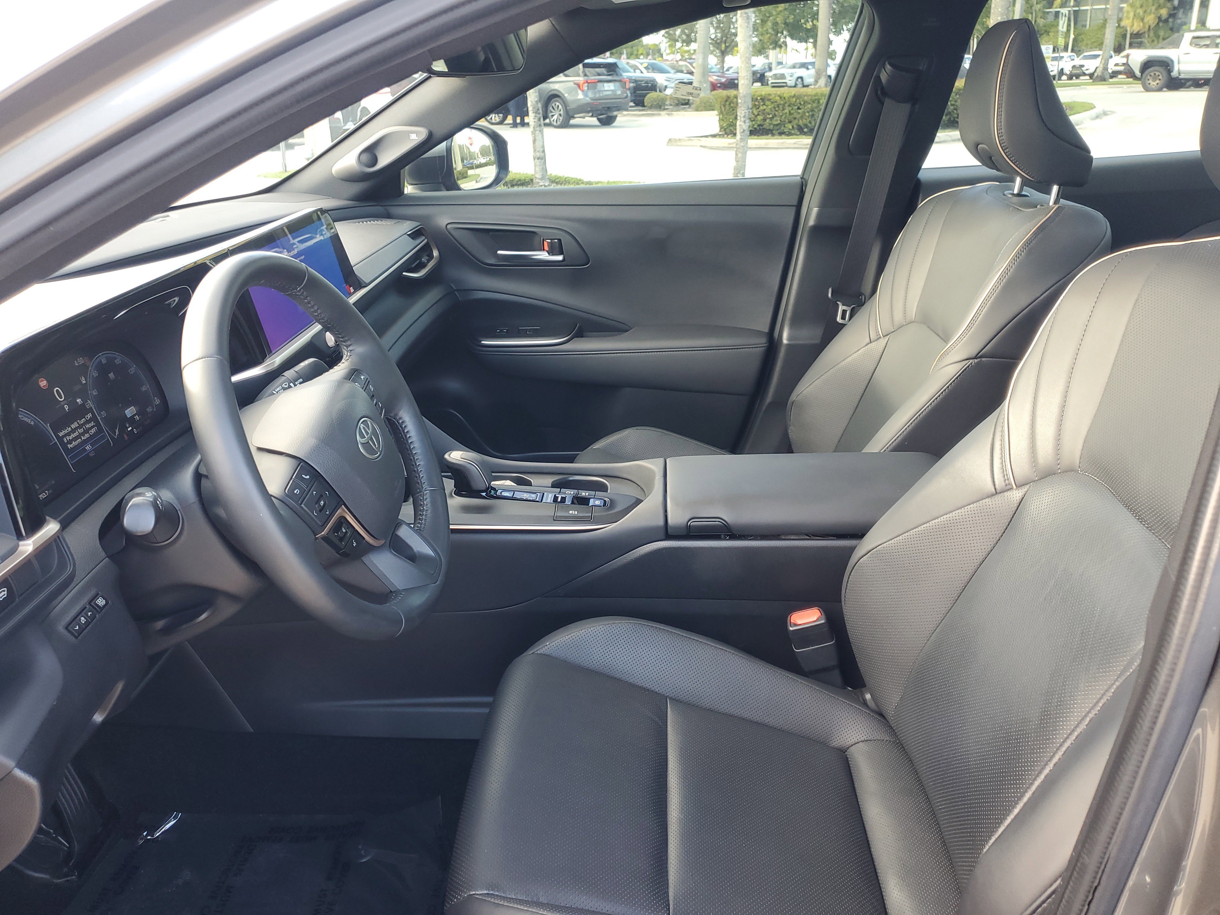 Used 2023 Toyota Crown Limited image 15