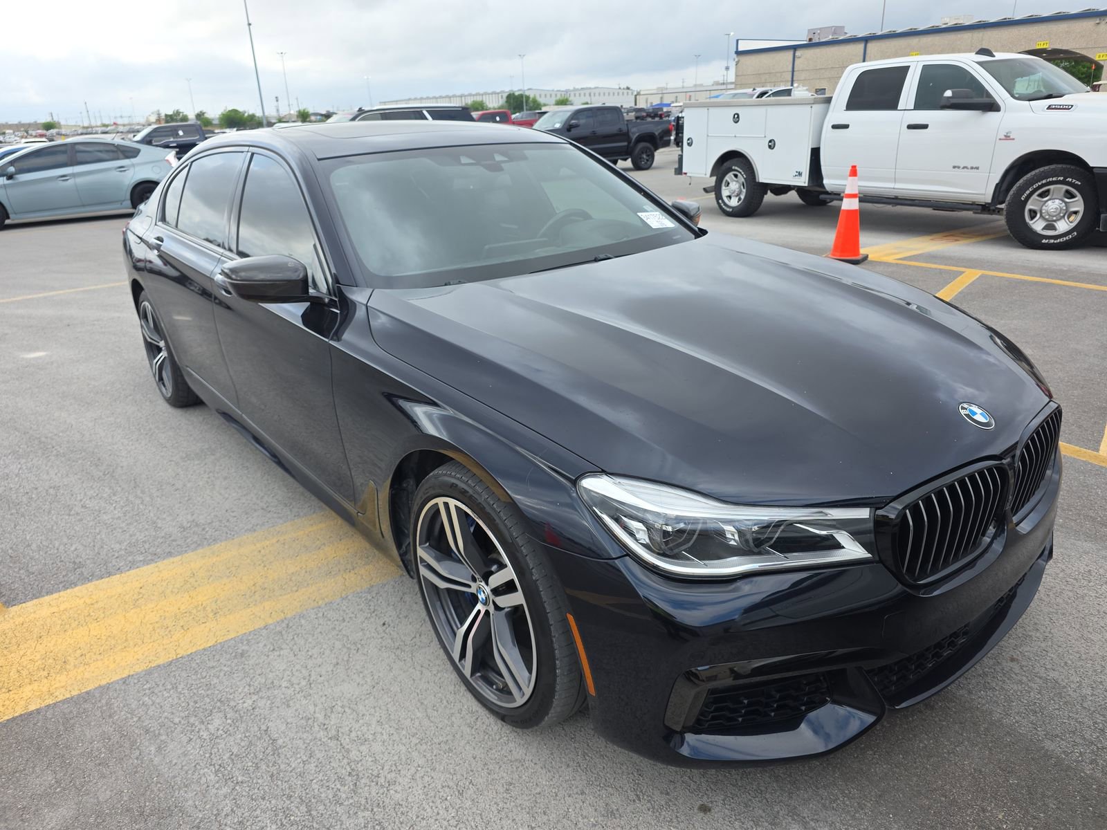 Used 2018 BMW 750i RWD image 2