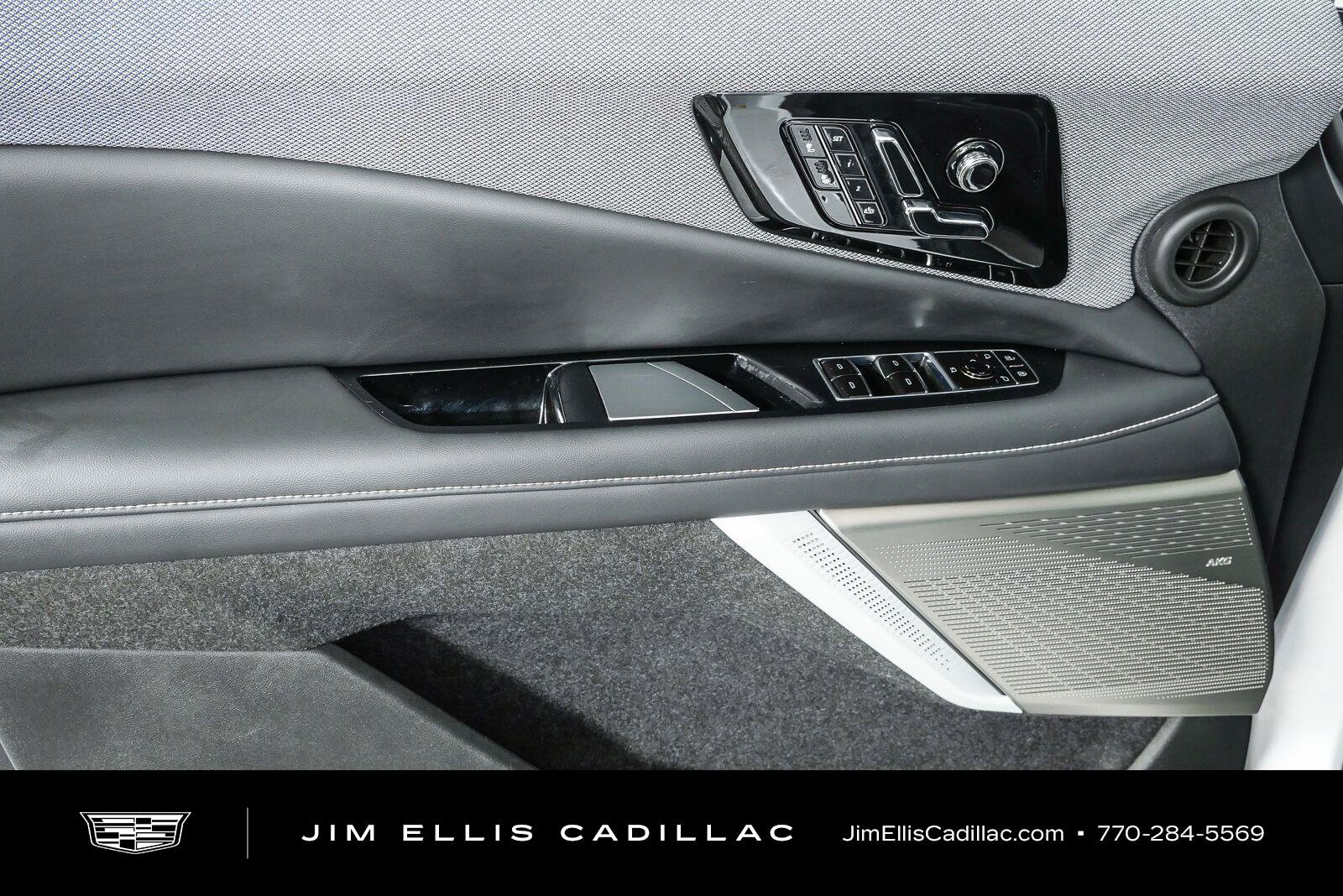 Used 2025 Cadillac Optiq Luxury 1 AWD/4WD image 6