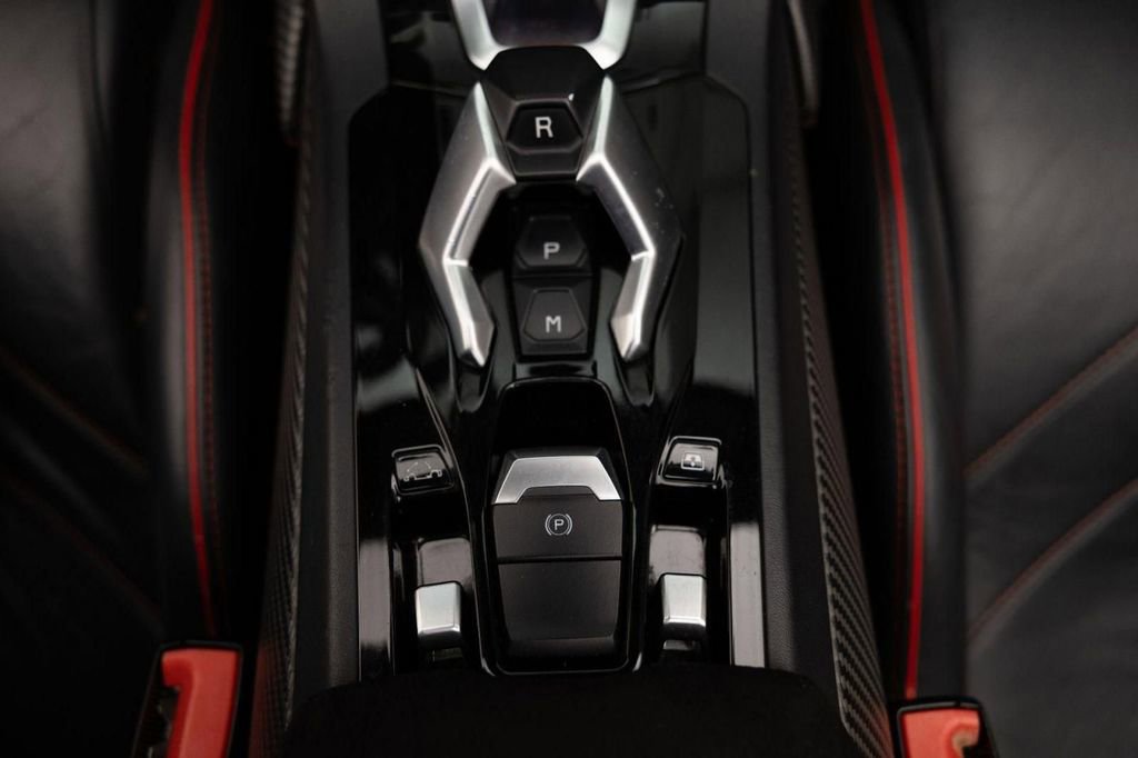 Used 2020 Lamborghini Huracan EVO image 25