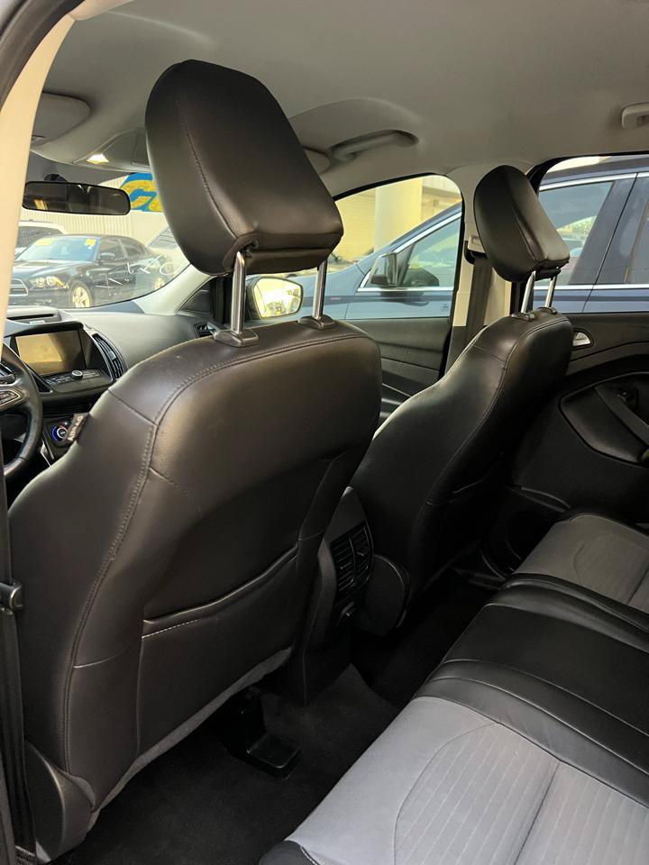 Used 2018 Ford Escape SE w/ SE Sport Appearance Package FWD image 6