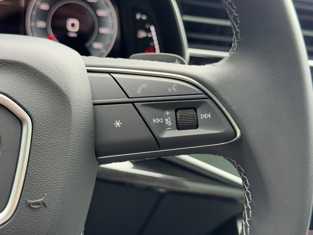 Used 2025 Audi Q7 2.0T Premium w/ Convenience Plus Package image 18