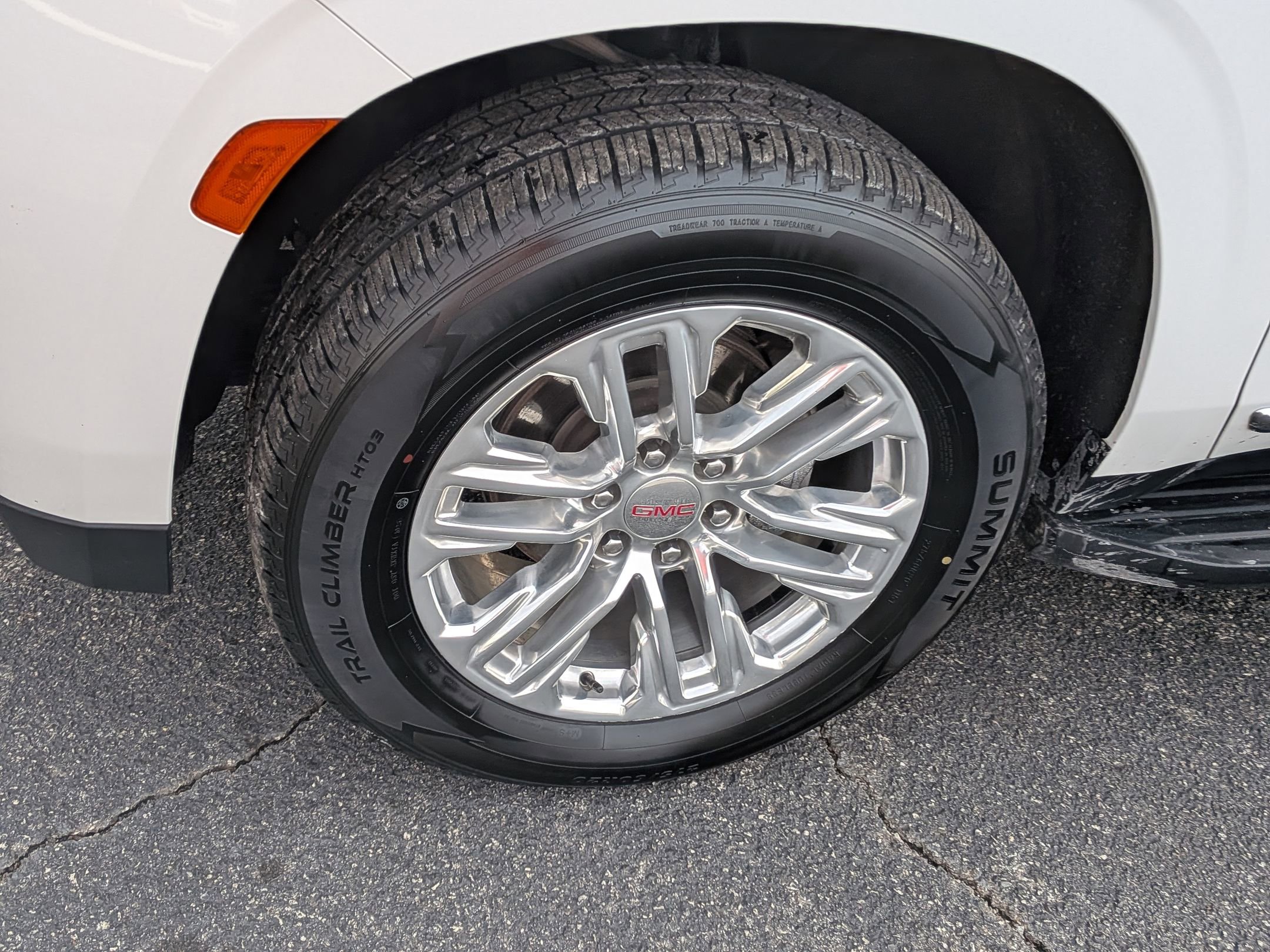 Used 2024 GMC Yukon XL SLT image 12