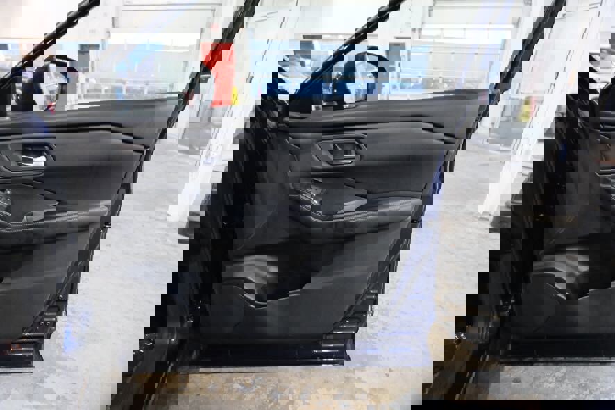 Used 2025 Nissan Rogue SV image 34