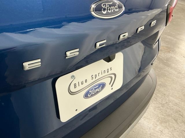 Used 2023 Ford Escape SE image 6