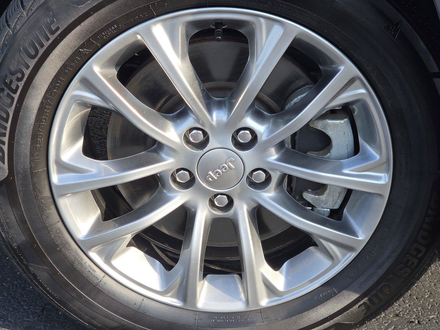 Used 2021 Jeep Cherokee Latitude Lux FWD image 6