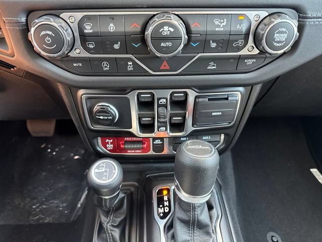 New 2026 Jeep Gladiator Mojave w/ Technology Group AWD/4WD image 17