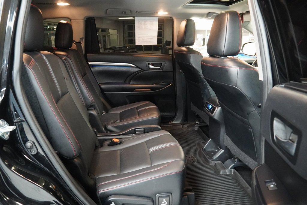 Used 2019 Toyota Highlander SE image 27